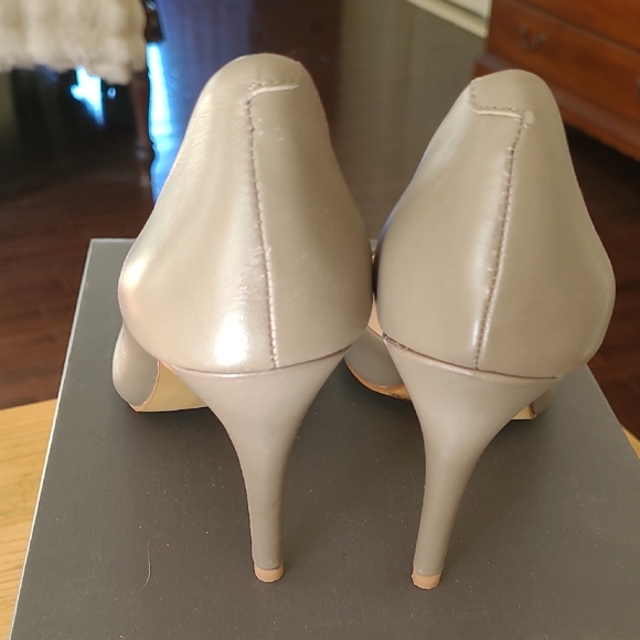 Vince Camuto Elona2 Leather Mouse Grey Taupe Women's Pumps Heels Size 6.5 - Picture 5 of 10